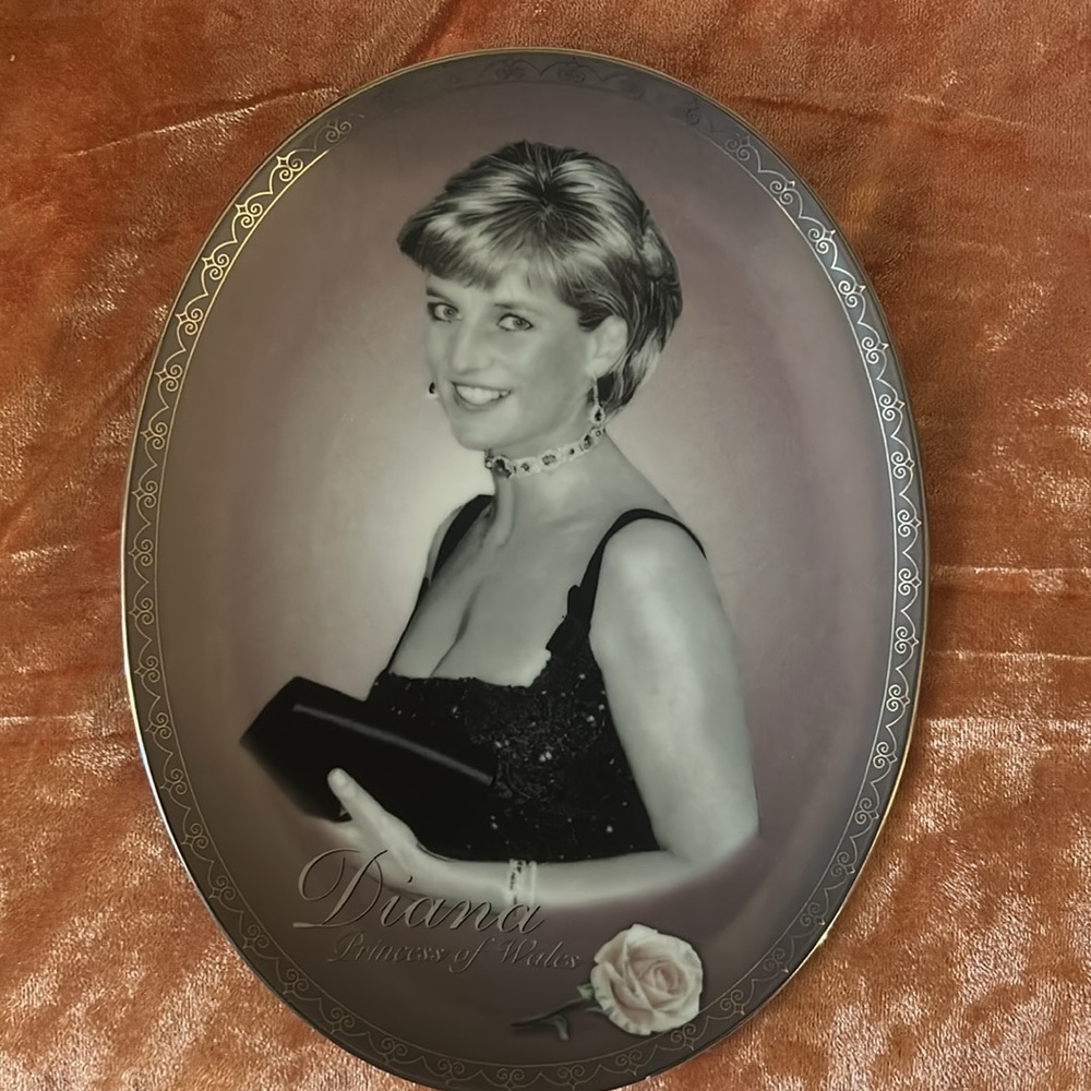 “Portraits of Diana” Collection Limited Edition Collector Plates (Set of 5) - Picture 3 of 10